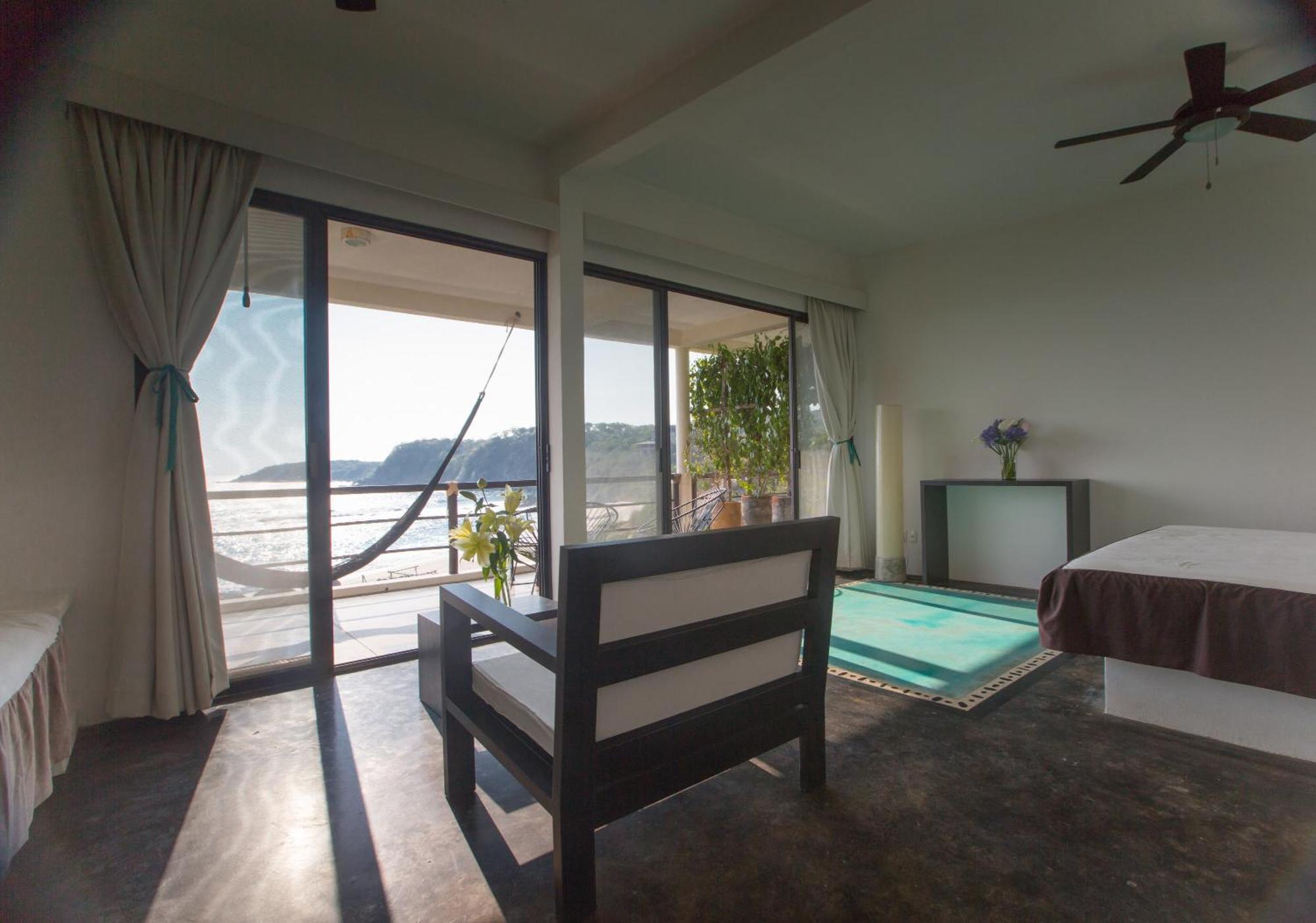 Manta Raya Hotel - Right On The Beach Cuatunalco Habitación foto