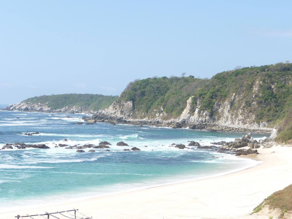 Manta Raya Hotel - Right On The Beach Cuatunalco Exterior foto