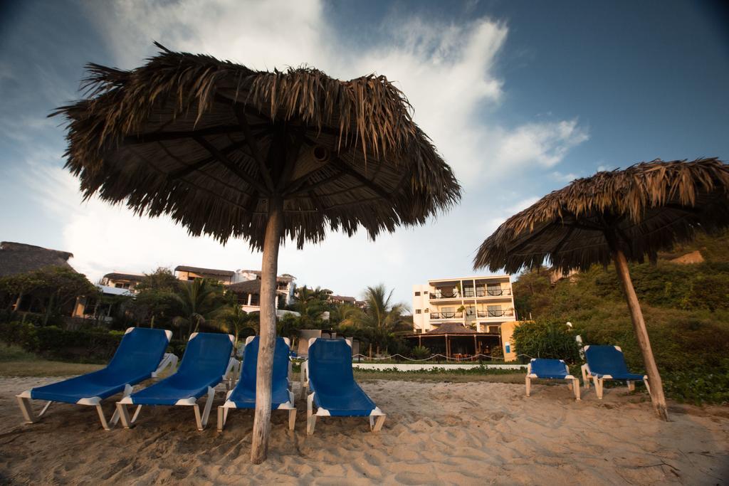 Manta Raya Hotel - Right On The Beach Cuatunalco Exterior foto