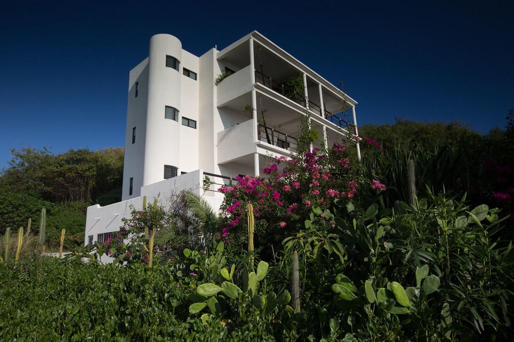 Manta Raya Hotel - Right On The Beach Cuatunalco Exterior foto